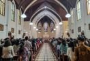 Gereja Katedral Bandung Berangkatkan 200 Jemaat Katolik Ikut Misa Paus Fransiskus di SUGBK - JPNN.com