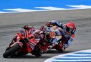 Hubungan Marc Marquez dan Francesco Bagnaia di Mata Bos Ducati - JPNN.com