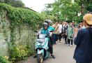 Benyamin Pilih Naik Motor Bersama Ajudan, Demi Tepat Waktu Temui Masyarakat - JPNN.com