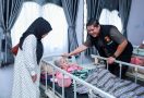 Jumat Berkah, Lihat Tali Asih Anggota Kepolisian dengan Penghuni Panti Jompo - JPNN.com