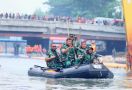 Jenderal Maruli Masuk ke Kali, Ciliwung Makin Bersih - JPNN.com