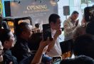 The Gade Pegadaian Buka Outlet di Gedung Kemenko Marves, Luhut Mencicipi Kopi Aceh - JPNN.com