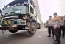 Momen Mencekam Truk Kontainer Tabrak Lari Belasan Kendaraan di Tangerang, Mengerikan - JPNN.com