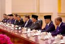 Disaksikan Prabowo & Xi Jinping, Menko Airlangga Teken MoU Blue Ekonomi Indonesia-RRT - JPNN.com