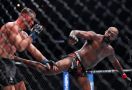 Hasil UFC 309: Jon Jones Berhasil Menumbangkan Stipe Miocic dengan Tendangan Memutar - JPNN.com