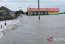 Ratusan Rumah di Karawang Terendam Banjir Rob - JPNN.com