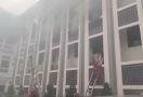 Kantor Rektor UIN Jakarta Terbakar, 10 Unit Damkar Dikerahkan - JPNN.com