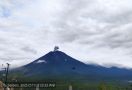 Gunung Semeru Erupsi Lagi Sabtu Pagi, Tinggi Kolom Letusan 600 Meter di Atas Puncak - JPNN.com