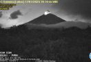 Gunung Semeru Erupsi pada Jumat Malam, Tinggi Kolom Letusan 400 Meter - JPNN.com