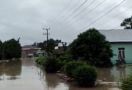 Banjir Rendam Puluhan Rumah di Riau Silip Bangka, Warga Diminta Tetap Waspada - JPNN.com