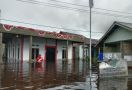 Banjir Merendam 8.016 Rumah Warga di Sambas - JPNN.com