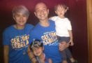 Ernest Ajak Istri dan Anak Promo Cek Toko Sebelah - JPNN.com