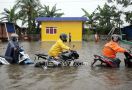 Biker di Jalan Kebanjiran Jangan Langsung Masuk Tol - JPNN.com