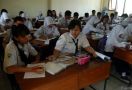 Hanya 40 Persen Siswa SMP Cairkan Bantuan PIP - JPNN.com