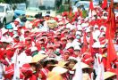 Ribuan Bidan Desa PTT Kembali Turun ke Jalan - JPNN.com
