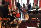 Wow, Resto Baru di Kemang Ini Punya Pelayan Aduhai... - JPNN.com