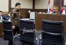 Hakim Minta Setnov Tak Bohong soal Duit Andi Narogong - JPNN.com