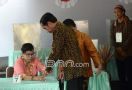 Jokowi Masih Mencoblos di TPS Gambir, Ahok atau Anies, Pak? - JPNN.com