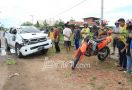 Kecelakaan Ngeri, Mobil Terbalik Dua Kali - JPNN.com