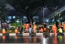 Pasukan Oranye Datang, Sampah Aksi May Day Hilang - JPNN.com
