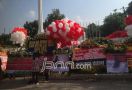 Habis Karangan Bunga, Terbitlah Ribuan Balon di Balkot - JPNN.com