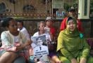 Lihat! Kawat Berduri Tak Halangi Aksi Massa Ahok di Mako Brimob - JPNN.com