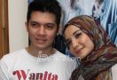 Rayakan 8 Tahun Pernikahan, Irwansyah dan Zaskia Sungkar Umrah - JPNN.com