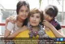 Kedua Putri Yana Zein Putus Sekolah karena tak Ada Lagi Uang - JPNN.com