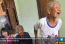 Zumi Zola Sumbang Rp 5 Juta Lalu Borong Dagangan si Kakek Penjual Pisang - JPNN.com