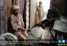 Kisah Nenek Ramlia, Rela Makan Pisang Bakar Demi Biaya Sekolah Cucu - JPNN.com