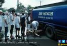 Krisis Air, Warga Hanya Andalkan Mobil Tangki - JPNN.com
