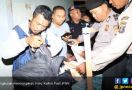 Pria Berjenggot Letakkan Bungkusan Mencurigakan, Bikin Geger - JPNN.com