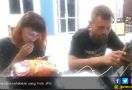 Miris...Pasangan Backpacker Rusia Kehabisan Uang di Palembang - JPNN.com
