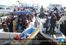 Perahu Rombongan Pengantar Pengantin Karam, Rebutan Papan, Saling Tindih di Laut - JPNN.com
