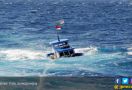 Kapal Pancing Cumi Dihantam Ombak, 12 ABK Selamat, 2 Tewas, 1 Hilang - JPNN.com