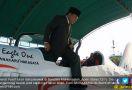 Pak Gubernur Cerita Kejadian Menegangkan saat Terbangkan Pesawat Pribadi - JPNN.com