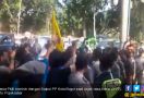 Remas Dada Petugas Satpol PP Saat Demo, Aktivis PMII Dilaporkan ke Polisi - JPNN.com