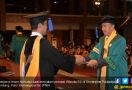 Mantap! Wisuda S2, Kini Menpora Siap Lanjut S3 - JPNN.com