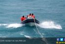 Bunuh Diri Melompat dari Kapal Sedang Berlayar, Terekam CCTV - JPNN.com