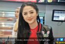 Dewi Perssik Sulit Berdamai dengan Rosa Meldianti   - JPNN.com