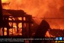 Konslet Arus Pendek, Belasan Rumah Toko Ludes Terbakar di Tanjab Barat - JPNN.com