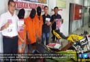 Sepasang Kekasih Kompak Curi Motor, Terekam CCTV, Dor! - JPNN.com