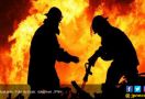 Kebakaran, Seorang Pemilik Warung Tewas Terbakar - JPNN.com