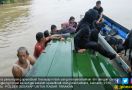 Speedboat Terbalik, Semua Penumpang Lompat ke Sungai termasuk Anak-anak - JPNN.com