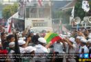 Massa Bakar Bendera Myanmar di Depan Kantor Kedubes - JPNN.com