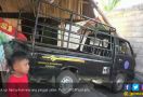 Mobil Kampus Tiba-Tiba Meluncur Tabrak Warung - JPNN.com