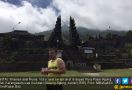 Gunung Agung Dikhawatirkan Erupsi, Turis Eropa Tetap Mendaki - JPNN.com