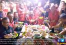 Demi Keakraban, Hasto Traktir Kader PDIP Makan Nasi Jamblang - JPNN.com