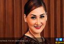 Mona Ratiliu Heran Lihat Kedekatan Ayu Ting Ting dan Raffi - JPNN.com