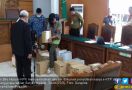 Pengacara Setya Novanto Termangu Lihat 20 Kardus Bukti KPK - JPNN.com